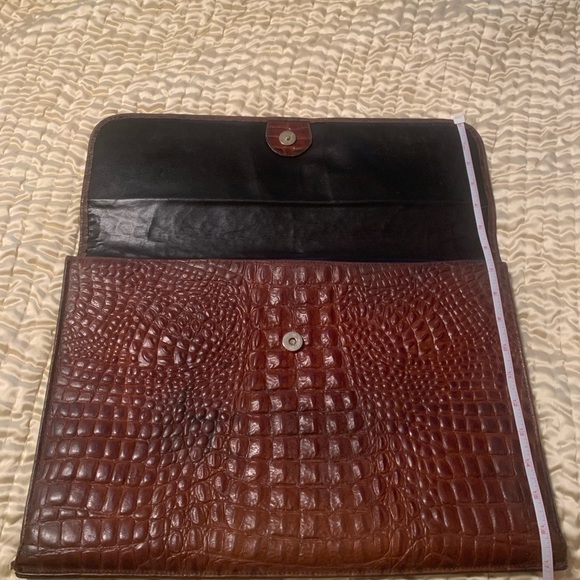 Alligator attaché case. (One single skin) - Picture 7 of 7